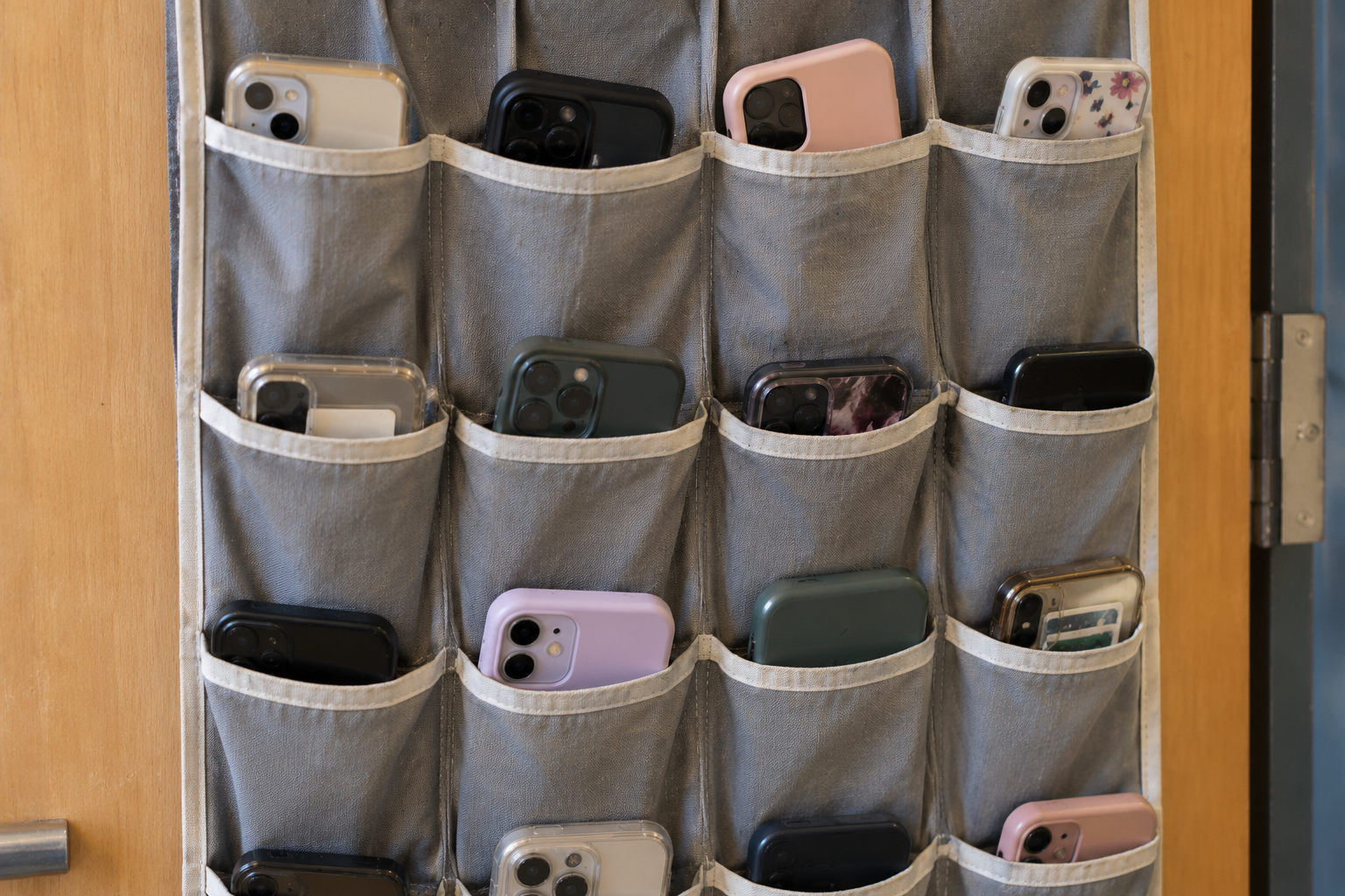 Utah's Bell-to-Bell Phone Law: What K–8 Parents Need to Know This School Year